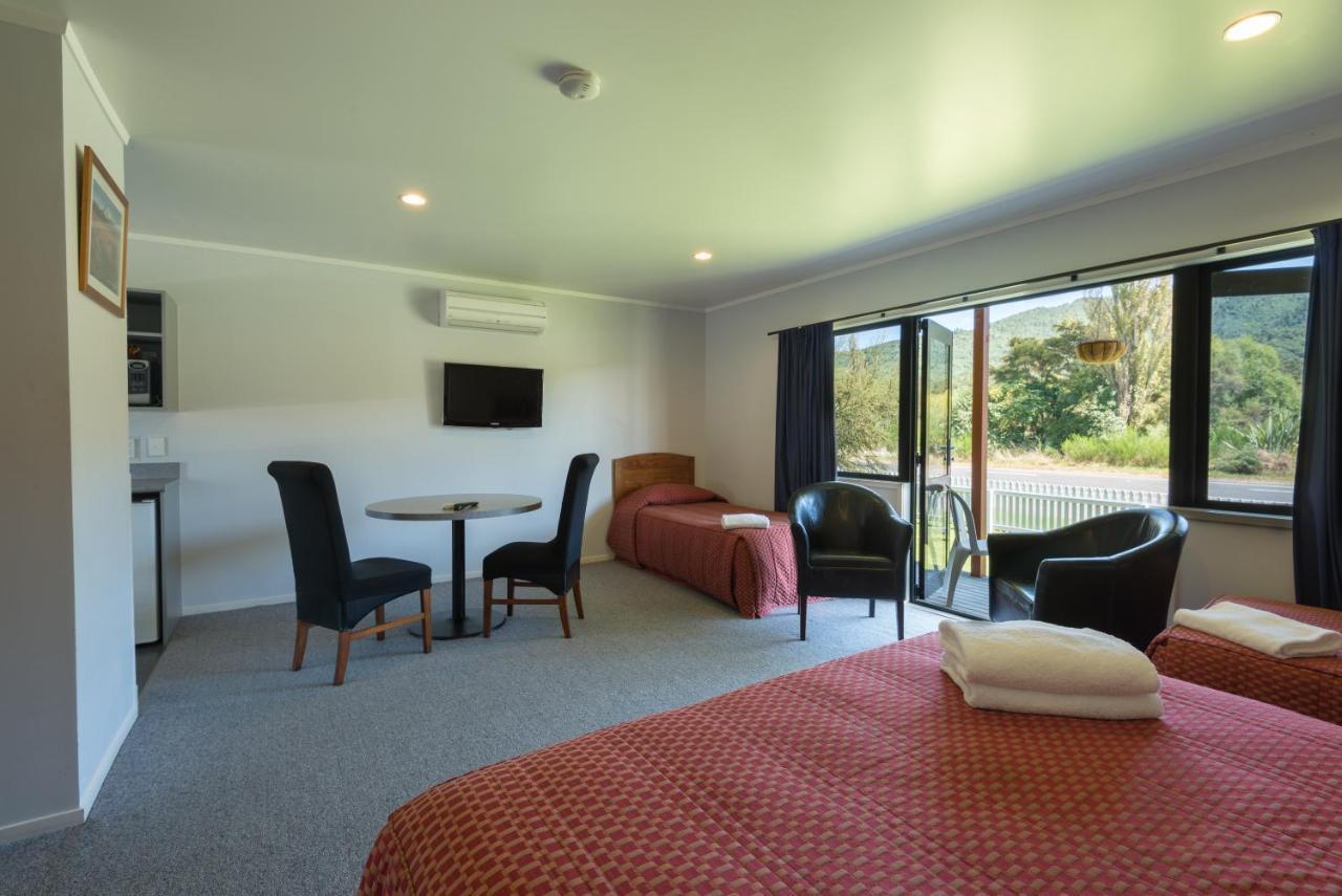 Oasis Motel & Holiday Park ตูรางี ภายนอก รูปภาพ