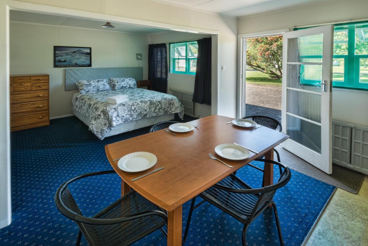 Oasis Motel & Holiday Park ตูรางี ภายนอก รูปภาพ